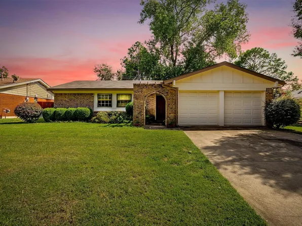 1904 Knoxville Dr, Bedford, TX 76022