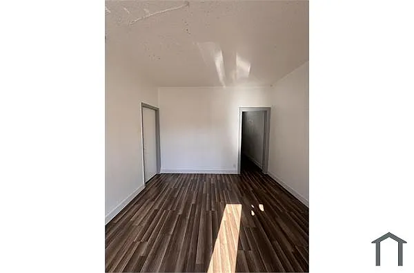 Building Photo - 813 W 43rd St