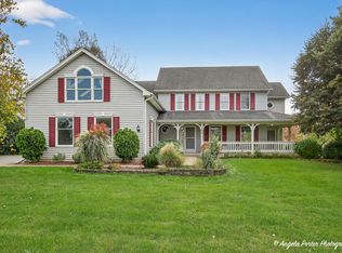 2215 Crystal Cir, Crystal Lake, IL 60012