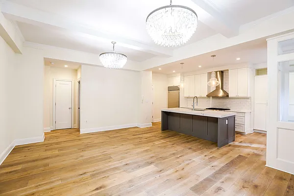 Sold by Roxann Realty LLC | media 10