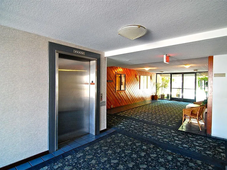Fairmont — Photo 4