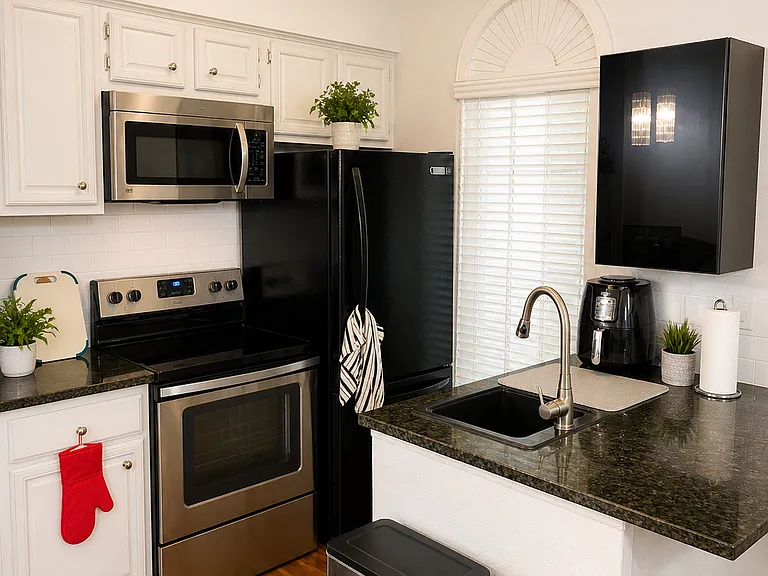 2714 Nueces St #208 — Photo 3