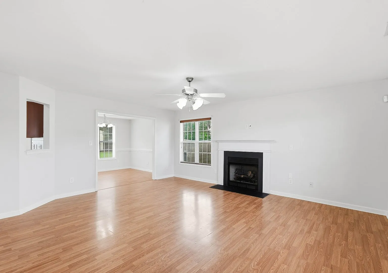 Cute 3 Bed 2.5 Bath Home with Bonus Room — Photo 3