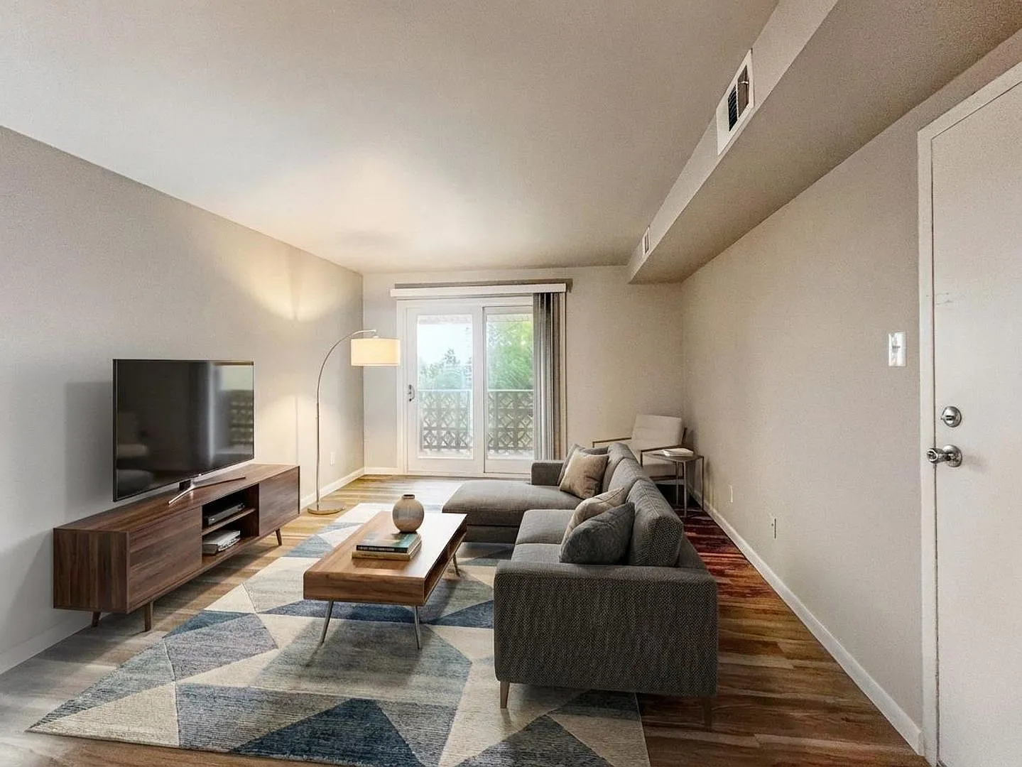 418 Magnolia Street — Photo 2