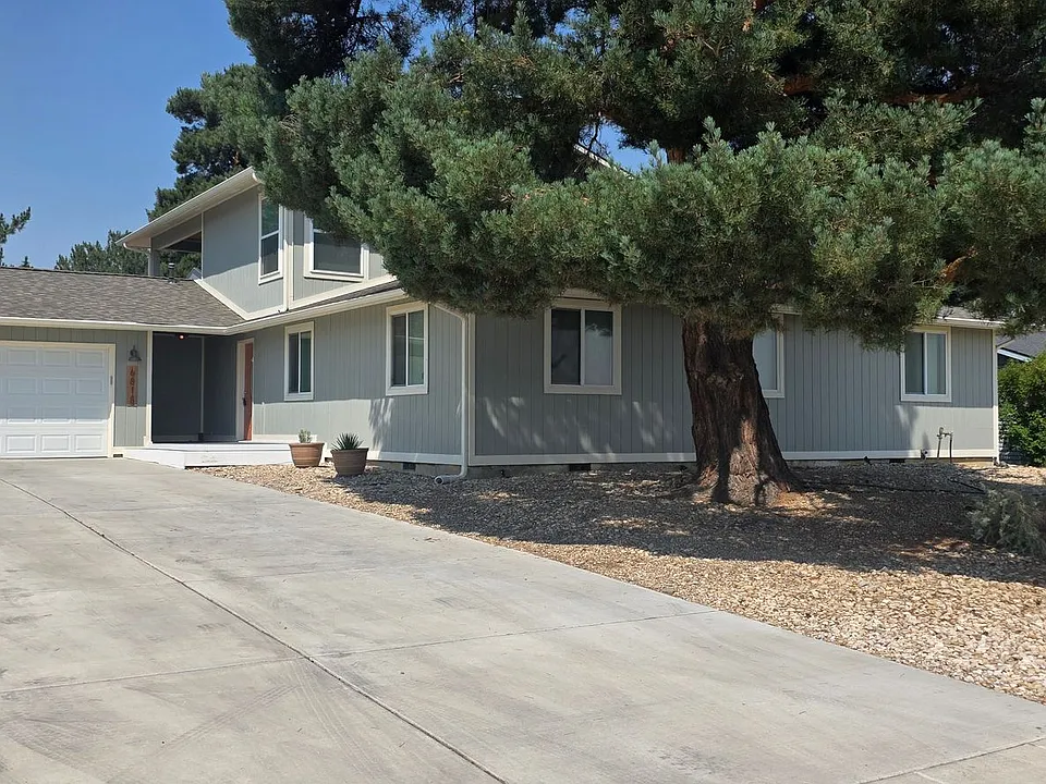 6818 W Desert Ave