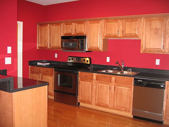 Kitchen/stainless appliances