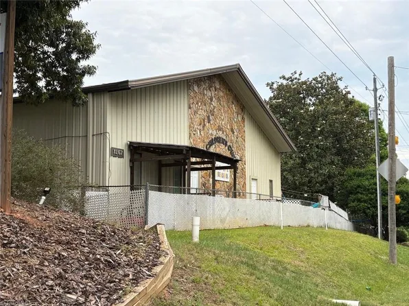 1275 E Salisbury St, Asheboro, NC 27203