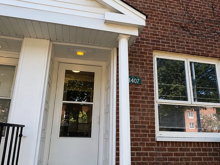 194th Ln — Photo 1