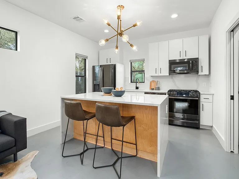 1183 Oakgrove Ave #2 — Photo 7