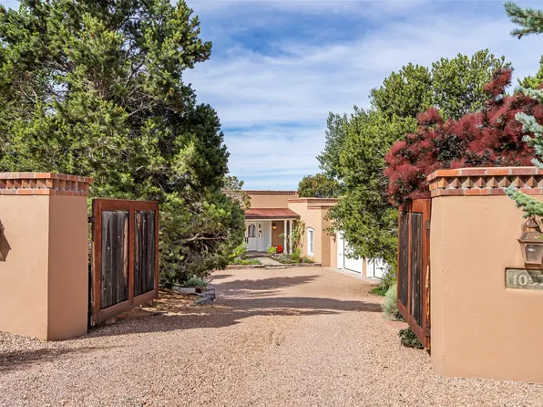 1057 Sierra Del Norte, Santa Fe, NM 87501