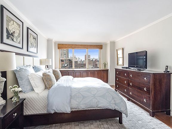 4th image of 340 E 80th St #20V