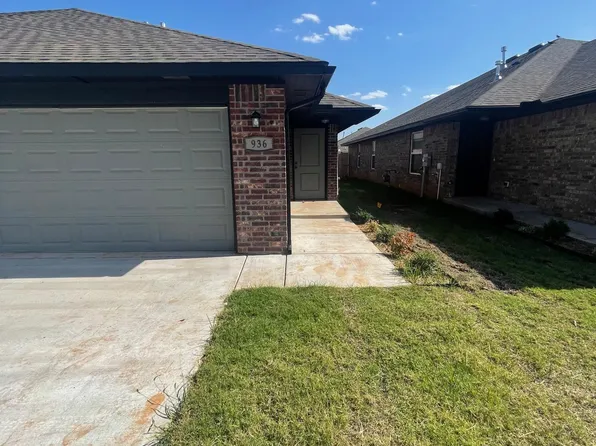 936 Chase Ln, Yukon, OK 73099