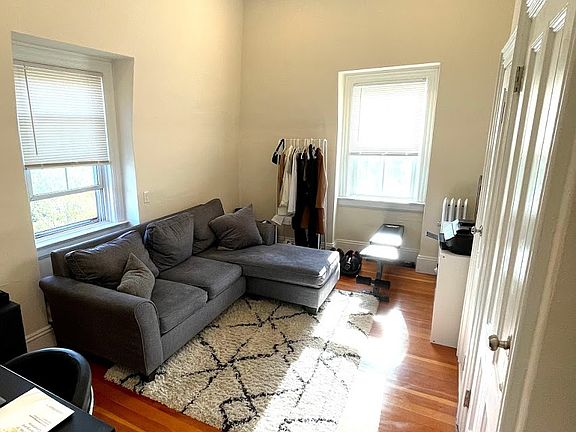 4th image of 79 Lloyd Ave Unit 1-81C
