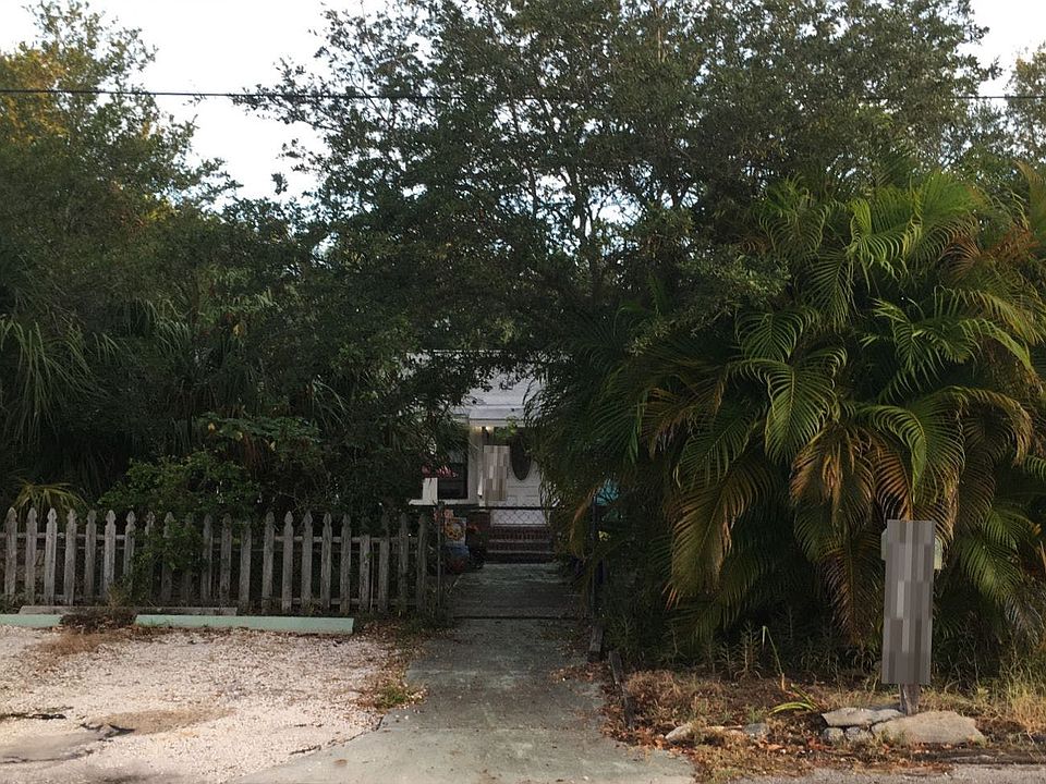 1st image of 834 Tuskawilla St