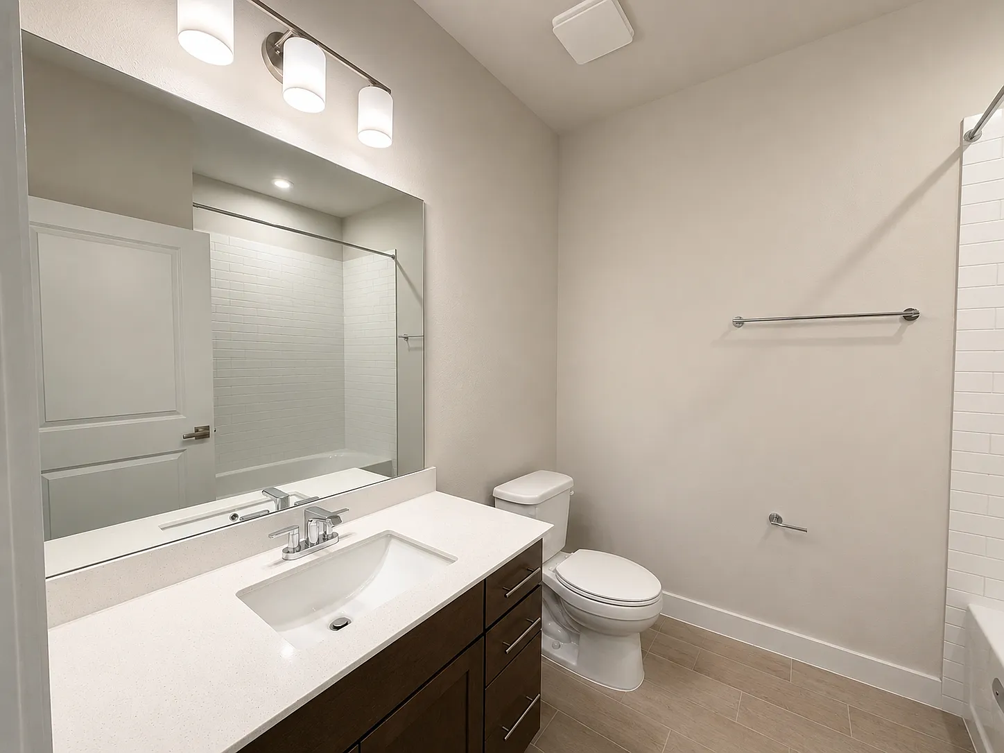 4 bed, 2.0 bath, 1815 sqft, $2,550 — Photo 3