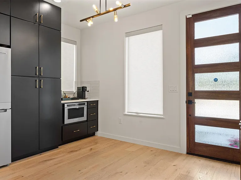4404 Mount Vernon Dr #B — Photo 5