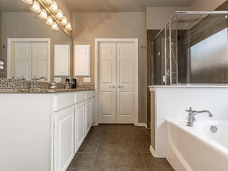 8312 Clear Bay — Photo 10