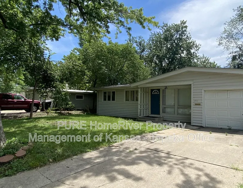 3 bed, 1.0 bath, 1140 sqft, $1,575 — Photo 2