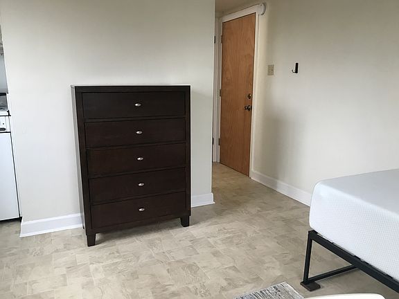 5th image of 121 Saint Margaret Dr #2