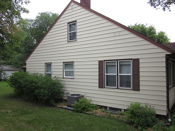 4th image of 310 Langford St