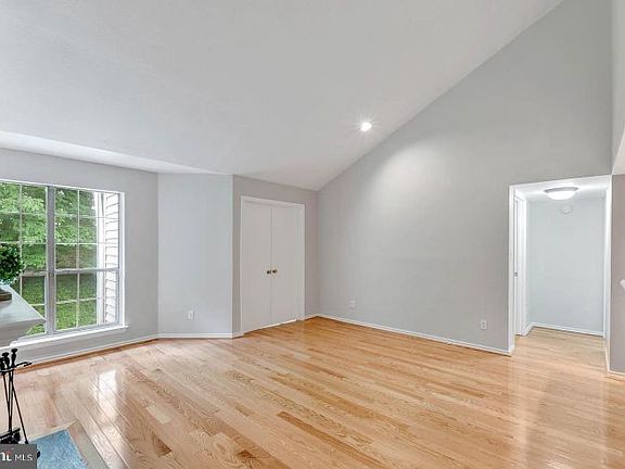 5th image of 3914 Penderview Dr APT 533