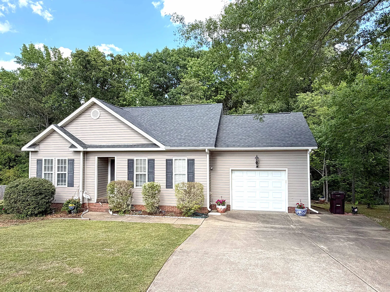 3 bed, 1271 sqft, $1,780 — Photo 1