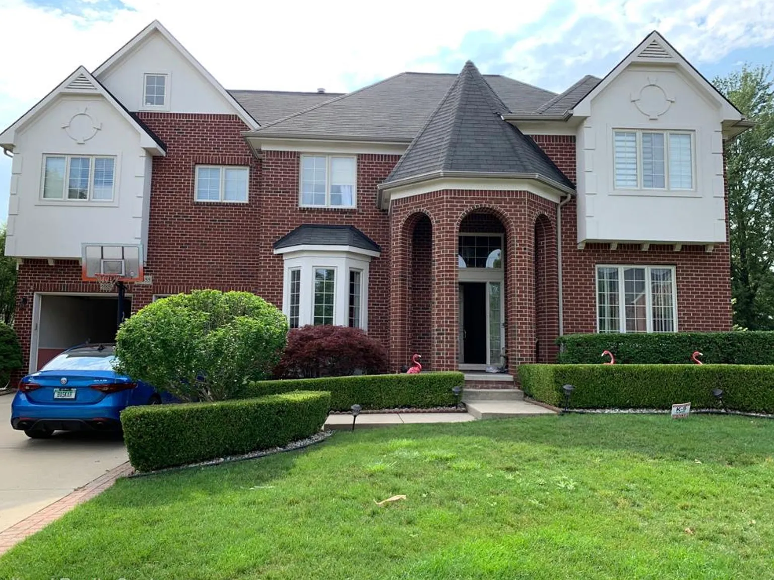 4 bed, 4.5 bath, 5209 sqft, $4,100 — Photo 1