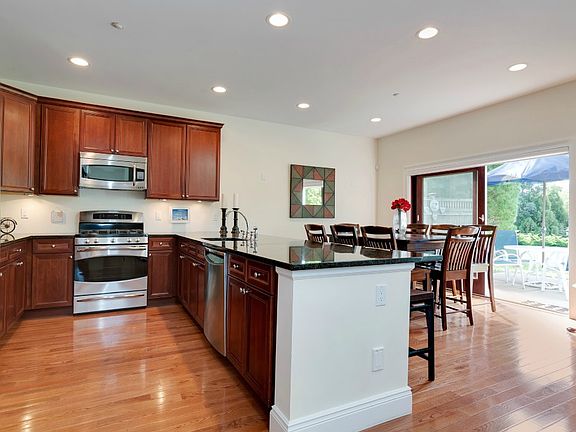 5th image of 8 Savannah Ln N