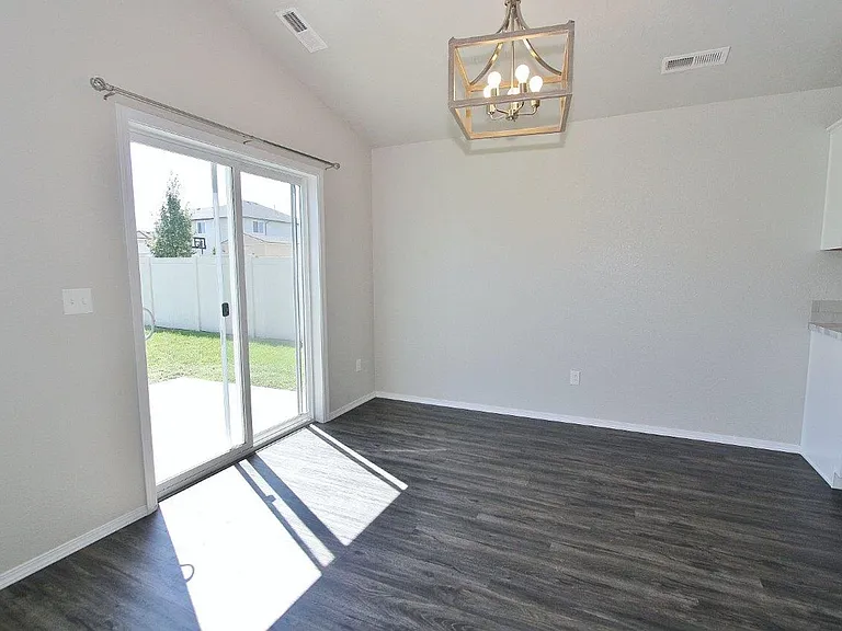 1642 N Pewter Ave — Photo 11