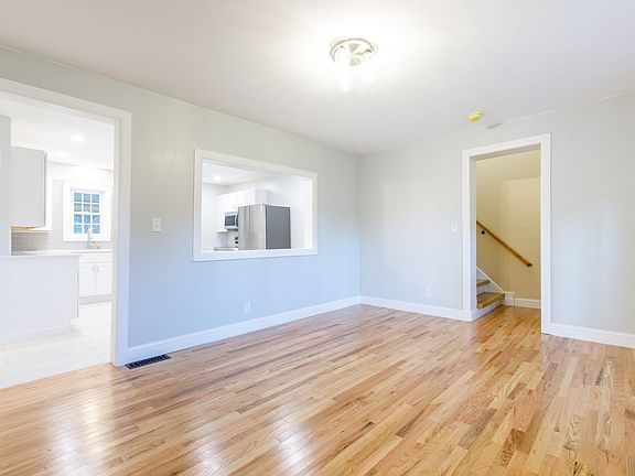 5th image of 22 Lakeside Ave