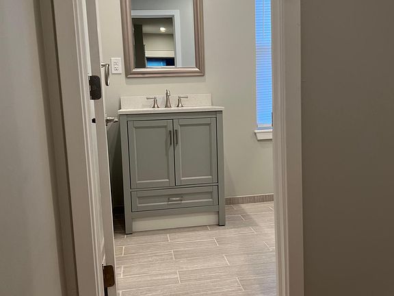 4th image of 4435 Edgemont St
