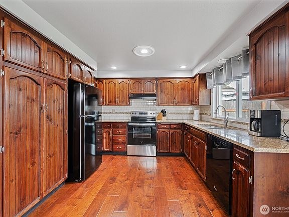 5th image of 122 Alturas Drive