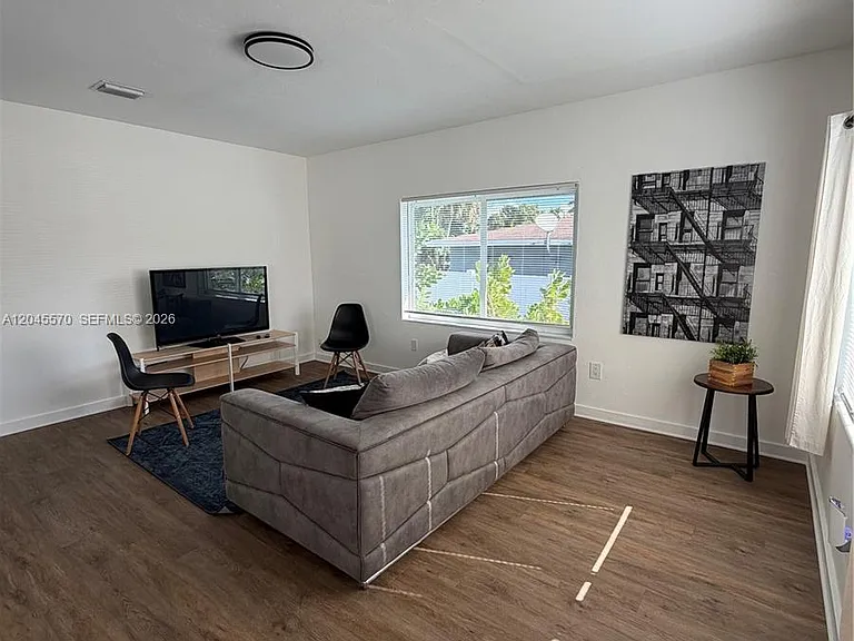 1215 NE 109th St #1215 — Photo 3