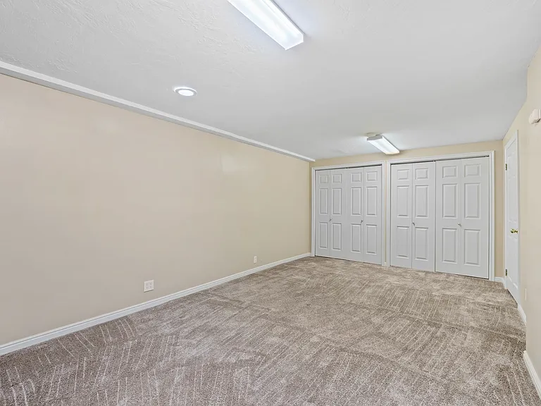 1649 E Michael Way — Photo 47