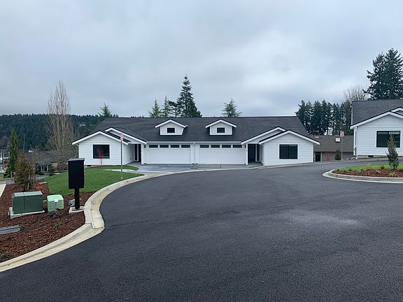3rd image of 7421 Pioneer Way #7441A