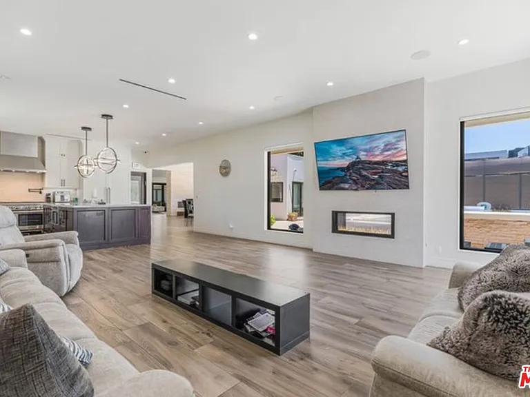 17520 Embassy Dr — Photo 24