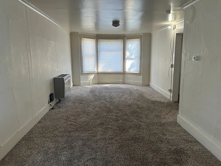 410 E Champion St — Photo 3
