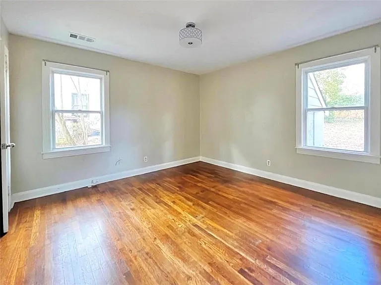 1449 Lynford Dr SW — Photo 10