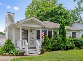 665 Pierce Ct, Grayslake, IL
