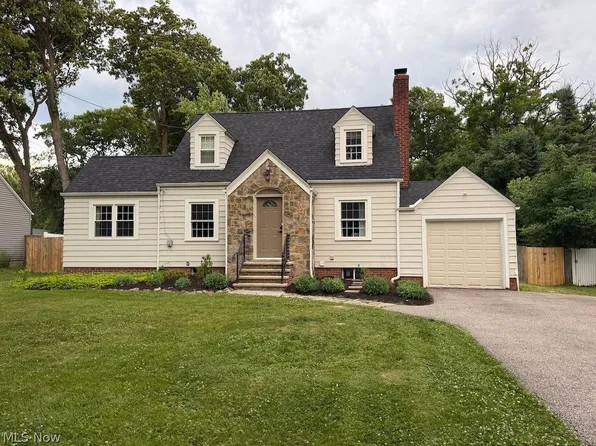 2350 Hillside Rd, Seven Hills, OH 44131