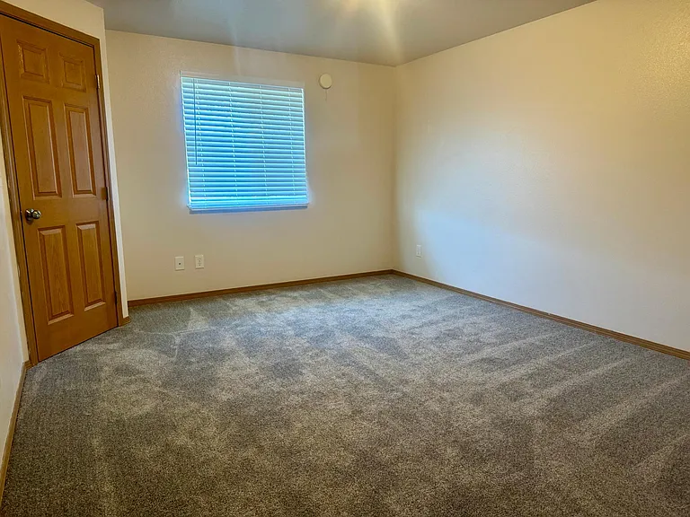 Village Glen Apartments — Photo 16