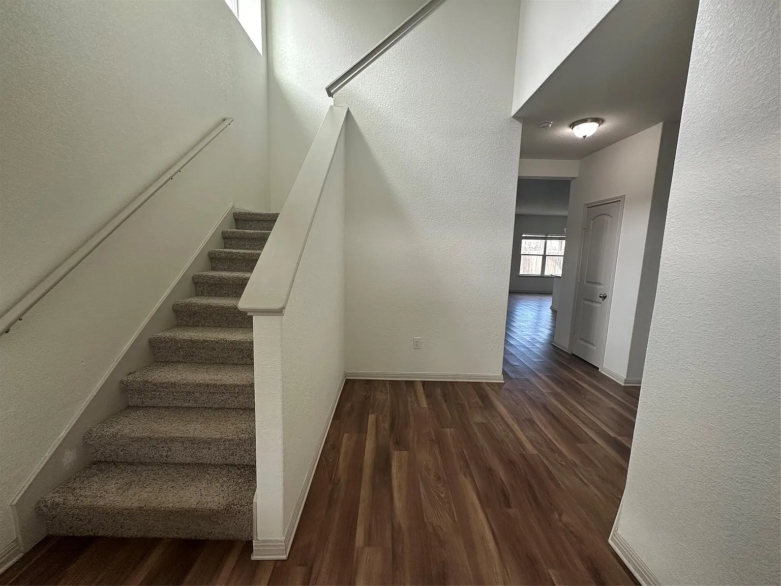4 bed, 2.5 bath, 2422 sqft, $2,275 — Photo 4