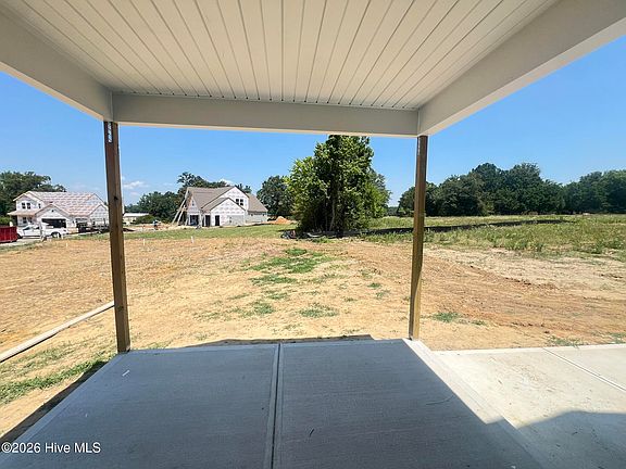 5th image of 114 Oak Meadow Lane