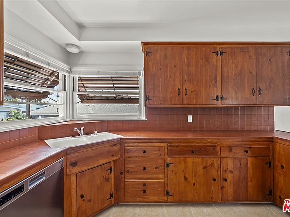 4th image of 100 E Kenneth Rd
