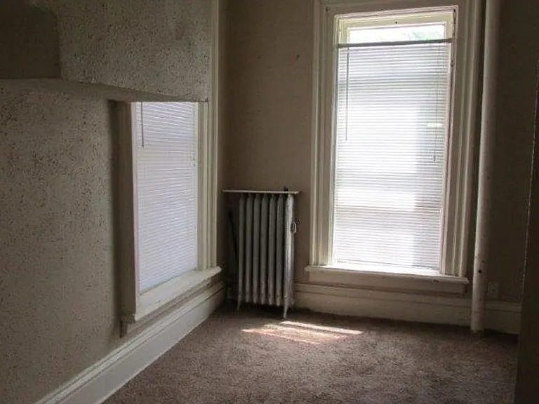 209 E Mifflin St — Photo 27