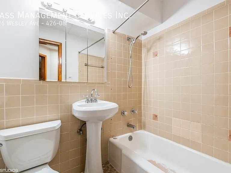 426 Wesley Ave #8 — Photo 3