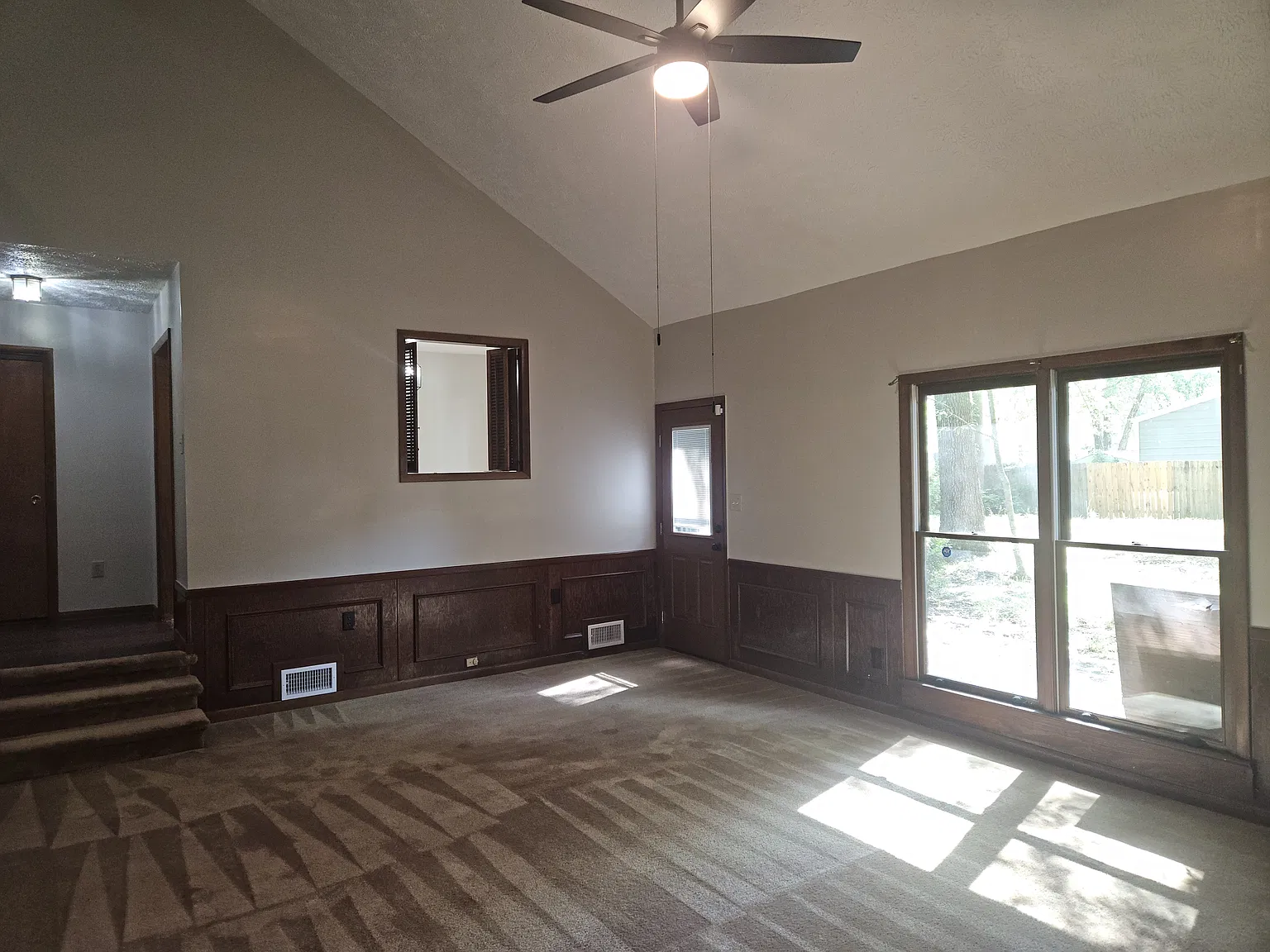 3 bed, 2.5 bath, 1716 sqft, $1,700 — Photo 4
