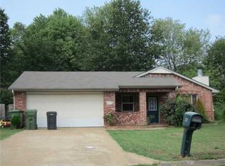 906 N 29th St, Rogers, AR 72756