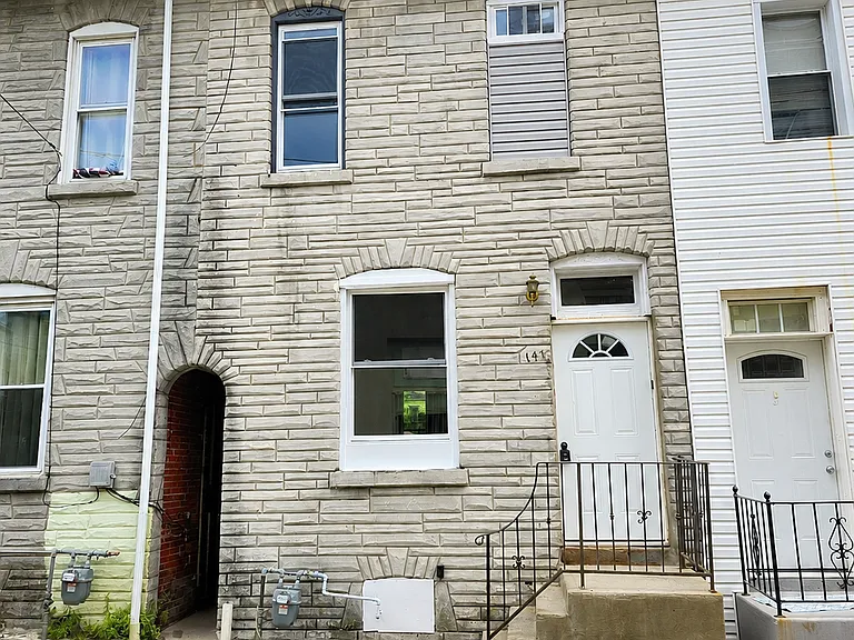 141 Peach St — Photo 1