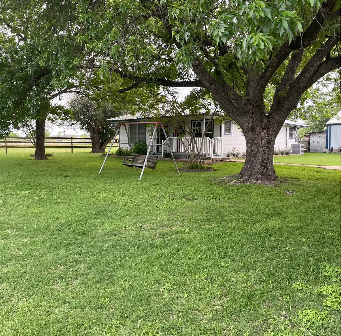2 bed, 1100 sqft, $1,800 — Photo 1